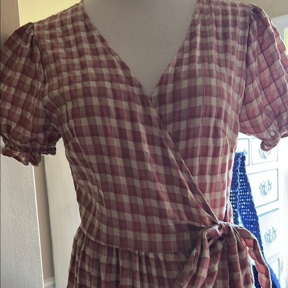 Pink Gingham Wrap Dress. Nuuly. Urban outfitters - Picture 3 of 3
